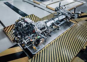 ベントレーの次世代モデル、新V8ハイブリッド搭載へ…パワーは750馬力以上