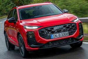 ほぼ弱点ナシ？　新型 アウディQ3　堅実モデルチェンジ　ウインカー／ワイパーのレバー省略