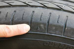 【タイヤは生モノです】摩耗していなくても交換しないとダメ。ゴムが劣化してひび割れてバーストなんてことも