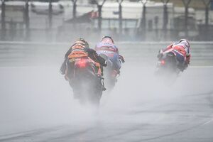 【MotoGP】オランダ初日、雨の危険コンディションは赤旗にすべきだった？　ライダーから不満噴出
