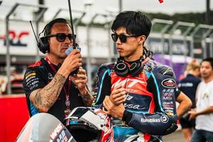 ファンに両手を合わせた意味とは Moto2小椋藍選手が母国GPで2位表彰台獲得 クルーチーフを信じたタイヤ選択