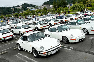 ポルシェ「930」が140台集結！ 2代目「911」誕生50周年記念ミーティングに参加した最長走行距離は、43.3万キロでした