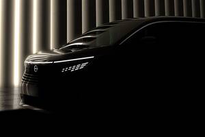 新型「エルグランド」は王者「アルファード」との真っ向勝負を避けるべき。予想される“進化の方向性”