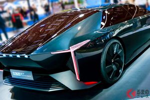 ホンダが過激すぎる新型「スポーツセダン」実車公開！ もはや“戦闘機”な「斬新デザイン」がカッコいい！ 漆黒の「新型e：N GT」を中国で展示