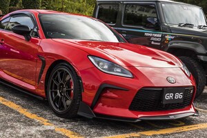スバル「WRX」からトヨタ「GR86」への乗り換え理由は？「気持ちよく吹け上がるNAエンジンが楽しいんです！」