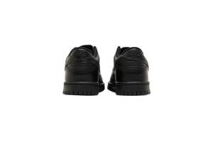 ナイキ「ダンク LOW “Triple Black”」はどんな気分にもハマるスタイリングの救世主！──GQ新着スニーカー