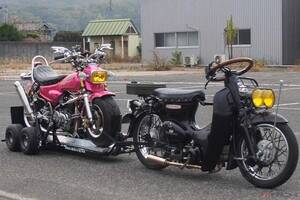 なに!?　バイクにクルマのハンドルだと!!　さらには牽引・積載と見所満載の「リトルカブ」トレーラーとは！