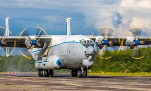 巨大なロシア軍機が空中で「真っ二つ」に 墜落の瞬間を地上から捉えた映像が公開される