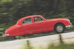 滑らかに収束する美形　ジャガー2.4　異なる方向性のシトロエンID　1955年生まれの個性派（1）