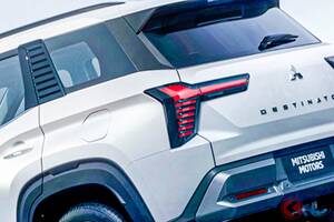 三菱「新型“7人乗り”SUV」世界初公開！ 全長4.7m級の「ちょうどいいサイズ」＆“1.5リッター“エンジン採用！ FFな「デスティネーター」尼国で登場も日本は？