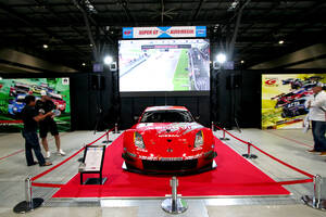 入口の大迫力なレーシングカー展示は「オートメッセ」名物！　　「スーパーGT」ブースは３台のGT500マシンで来場者をお出迎え【AMA2025】