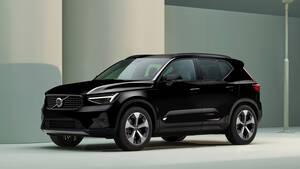 ボルボが電動パノラマサンルーフを装備した「XC40」の特別仕様車〝Ultra B4 AWD Dark Edition〟を発売