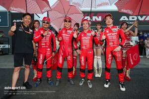 TEAM ZEROONEのraffinee日産メカニックチャレンジZがついにST-Zで初優勝。柳田監督も安堵