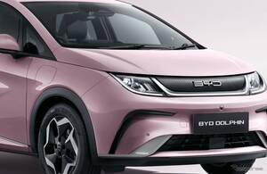 BYDのEV『ドルフィン』に300万円を切る特別限定車、ピンクボディで電動テールゲート装備
