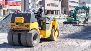 なぜ路面を舗装するのか？ 道路に隠された舗装のひみつ。【川辺謙一の「道路の科学」Vol.8】