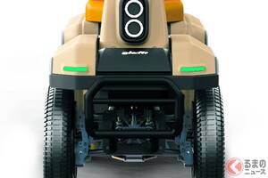 新型「めちゃ小さいクルマ!?」実車登場！ “免許不要”で乗れて「高齢者にちょうどいい」四輪モデルがスゴイ！ 斬新レトロな「タテ丸目ライト」採用した“新型WAKU MOBI”とは！