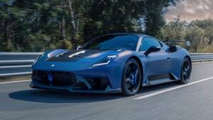 膝を折るほど美しいデザインと感情を抑えきれないV6ターボエンジン　新型マセラティGT2ストラダーレをテストドライブ＆レポート！