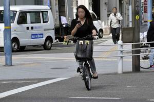 自転車だって厳しく取り締まられて当然！　「ながら運転」と「酒気帯び運転」の罰則強化には最近事故が増加している背景があった