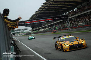 最後は0.9秒差。UPGARAGE AMGがチーム初ポール・トゥ・ウインで2年ぶりの美酒【第3戦GT300決勝レポート】