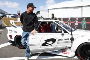 “クルマ好きお兄さん”ノリスが鈴鹿に乗りつけたリバティウォークコラボのR32 GT-R。その制作過程が公開