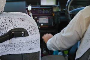 稼げる仕事なのに運転士不足に悩むタクシー業界！　対策として普通二種免許の教習時間を６日から３日に短縮するって案が出たけど……アリ？