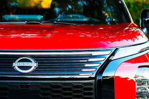 日産「新型エクストレイル」登場！ 初の“斬新デザイン”採用した「3列・7人乗り」モデル！ 超パワフルな「PHEV」×高性能“4WD”の北米仕様がスゴイ！