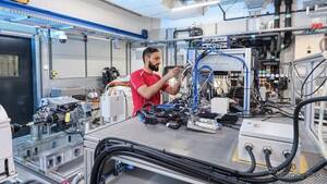 ポルシェ、EVバッテリーの長寿命化技術を公開…急速充電時間を3.5分短縮