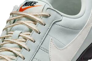 50年ぶりに復活した「ナイキの名品」に新作が登場！ ワッフルソール搭載のアメフトシューズ「アストログラバー」の新カラーは“クリーンな足元”を演出します