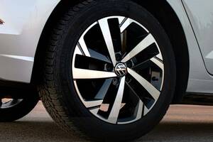 Z世代ドライバーが最も危険運転だった！ 77%の懸念が示す現実とは？ 「年齢差別」に隠れたモビリティ構造の危機とは？