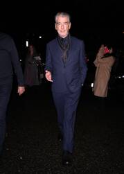 ピアース・ブロスナンに学ぶ、スーツスタイルを格上げするスカーフ使いの妙