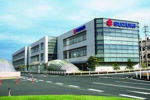 【スズキ】アパレルやグッズ、カレーも買えるスズキ歴史館のブランドショップ