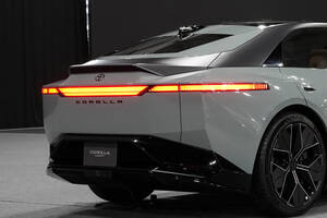 これがカローラ？ スタイリッシュなクーペ「カローラ・コンセプト」に込めた「トヨタの狙い」と「カローラネス」の進化