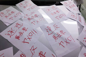 ここオレの駐車場だけど……なんじゃこのクルマ！　無断駐車を「勝手に動かす」「張り紙で警告」はコッチが悪くなる可能性があった