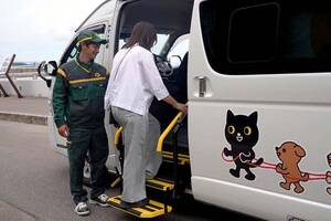 クロネコヤマトが「バス」に大変身？ 北海道で始まった「逆貨客混載」、ドライバー不足解消の切り札になれるのか