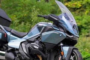 歴代最強のスポーツツアラー　BMW Motorrad新型「R 1300 RT」　2025年7月国内導入から販売店への反響は？