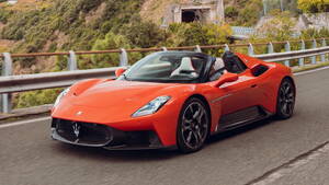 新世代トライデント　630馬力、完全内燃V6エンジンサウンド、そしてその美しい姿「マセラティMCPURA」登場！その走行性能とは？