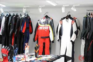 SPKが「モータースポーツショールーム」22日に開設！ alpinestars／D-SPORT／アライヘルメットなどの商品を手にとってチェック！
