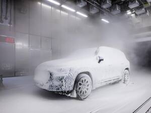 いろいろ「見えて」きた！　メルセデス・ベンツ新型GLBは、ただいまテスト真っ最中。2025年12月8日にワールドプレミア！