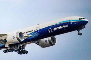 ANAも発注「新・世界最長の旅客機」が拠点・アメリカを出発…なぜ？ 主翼も“スゴイ設計” 実用化は「2027年」