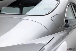 「007」の“ボンドカー”としても有名 世界中のセレブに愛された60年前のアストンマーティンが驚きの高額落札 銀の「DB5ヴァンテージ」現在の価値とは