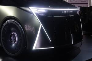 レクサスのフラッグシップがミニバンに？　LSコンセプトの謎…デザイナーに直撃した