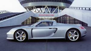 【名車物語】永遠のV10　神話的なポルシェ カレラGTの背後にある物語　25年前に誕生したポルシェの最高峰モデル　カレラGTとは？