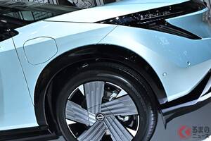 日産「新型SUV」世界初公開！ “デザイン刷新”で新たな「精悍顔」採用！ 全長4.6mちょうどいいボディ＆“四駆仕様”も！ 「便利な画期的装備」追加や乗り心地向上で快適に進化した「アリア」って？