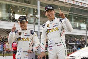 苦戦予想のAPで優勝、GT300王座に追い風！　88号車JLOC元嶋「気持ちが楽になった」……勝利の鍵には“伊予木マジック”も