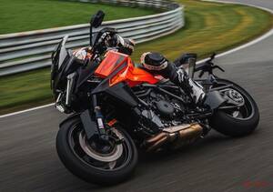 KTM1390スーパーデュークGT発表！カテゴリーで最も過激なスポーツツアラーを標榜するGTが1390系エンジンでバージョンアップ