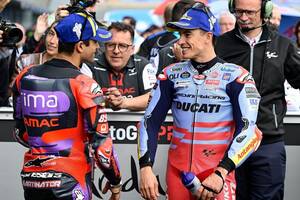 【MotoGP】ドゥカティの“赤服”を来年着るのは誰？　マルケス、マルティンそしてバスティアニーニ……ファクトリーの1席を巡る争いの重要ポイント『金・速さ・スポンサー』