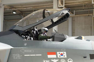 まるでラブコメ。韓国とインドネシアの戦闘機模様