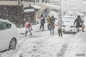 3連休は東京も“雪”予報!? 冬の運転 万が一の時のためにクルマに常備しておくべきモノとは