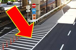 「道路の斜め線、入ったら違反？」 謎の「ゼブラゾーン」そもそも何のため？ 過去には接触事故も！ 道交法ではセーフ？ でも一部都道府県ではアウトなの？