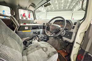 トヨタの「“６人乗り”SUV」がスゴイ！ まさかの「2＋4」配置採用した「ビッグモデル」に「カッコイイ」「迫力満点」声も！ 「カクカクボディ」の「メガクルーザー」に反響も
